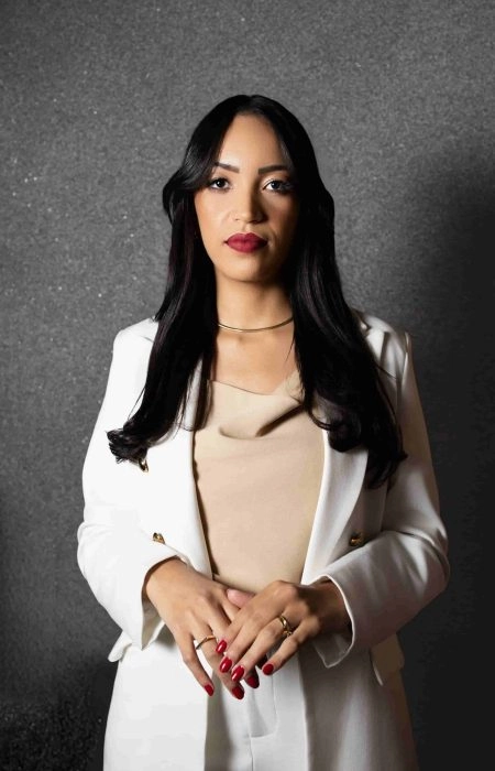 Dra. Isabelle Carvalho